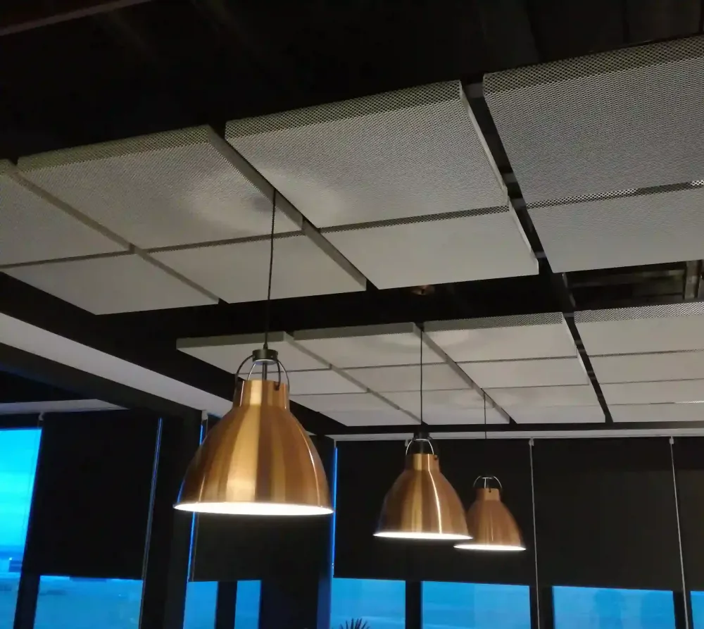 Акустична обрада у модерној канцеларији отвореног плана