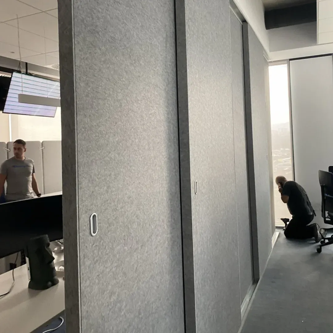 Покретни акустични сепарациони зидови за канцеларију SAP Бугарска