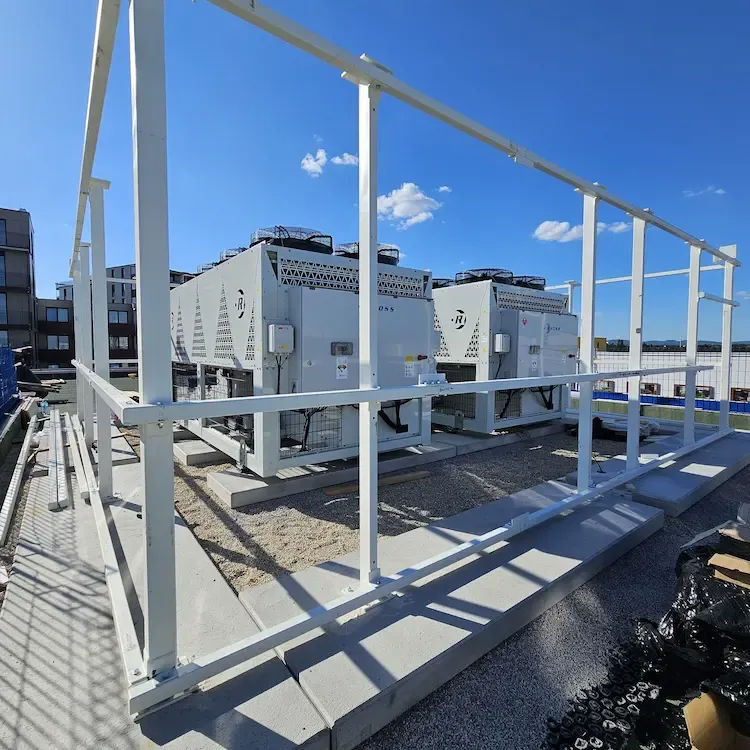Акустично кућиште за кровне чилере у Fabrik1230