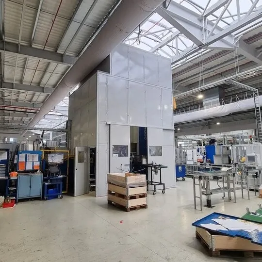 Индустријска звучна изолација бучне пресе у компанији Miba Steeltec