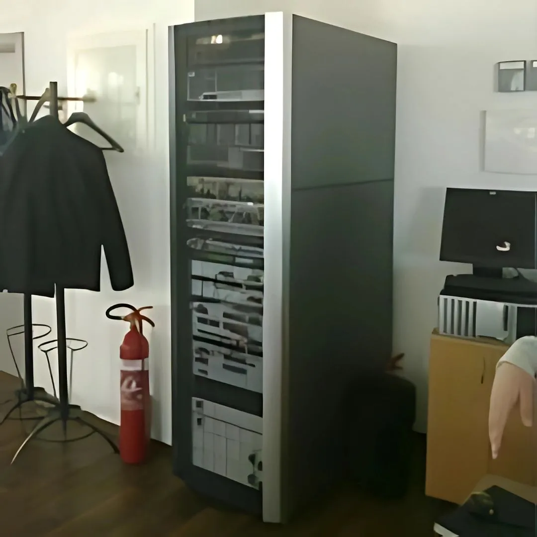 Kutija za zvučnu izolaciju za bučni server