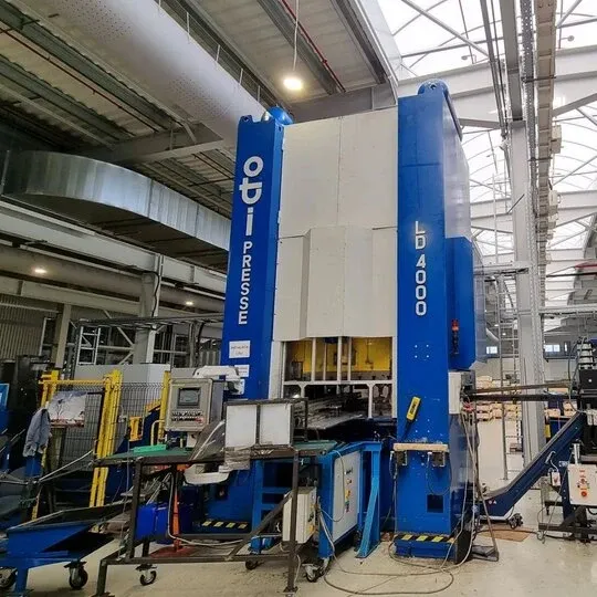 Индустријска звучна изолација бучне пресе у компанији Miba Steeltec