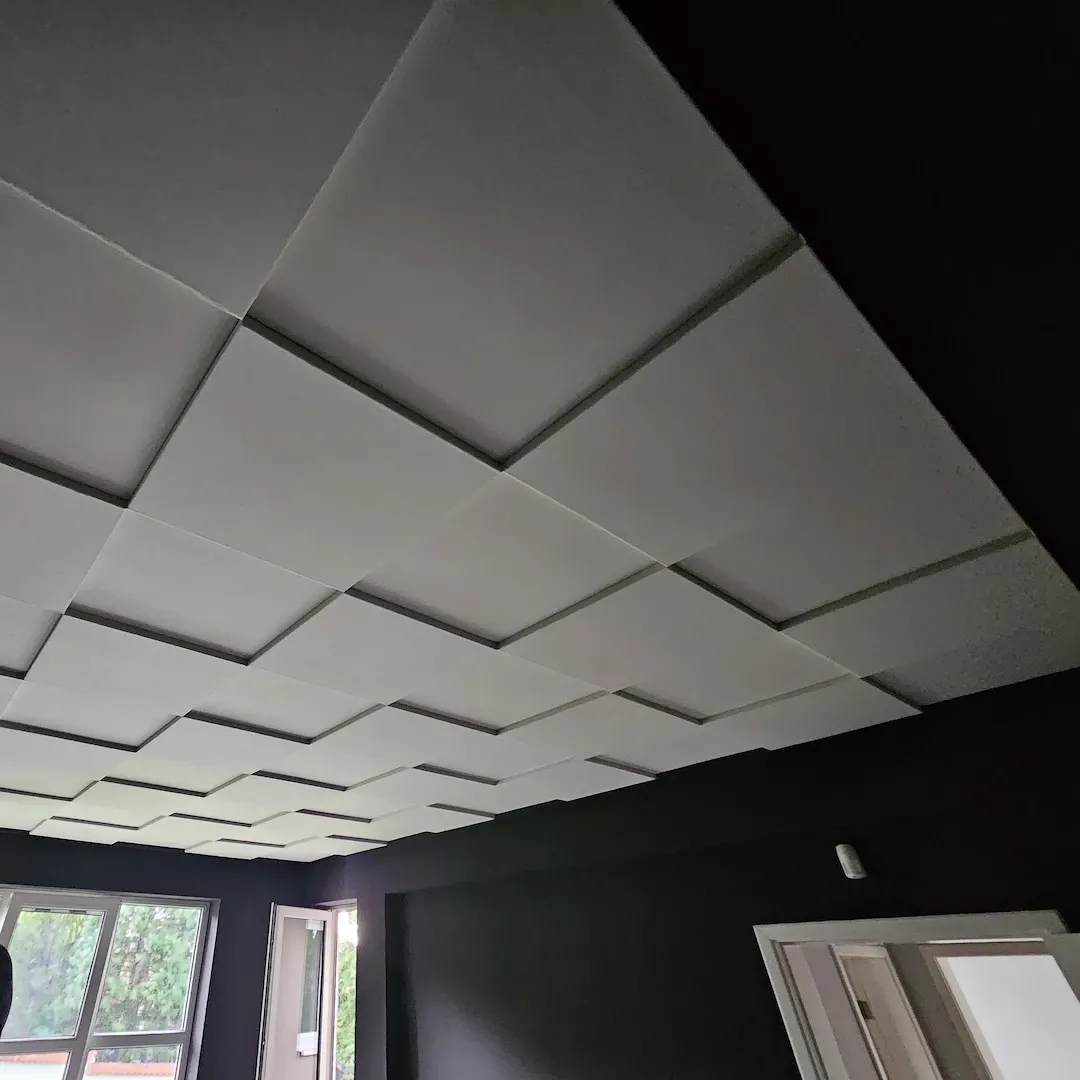 Кућни подкаст и музички студио са акустичним панелима Echo Wall