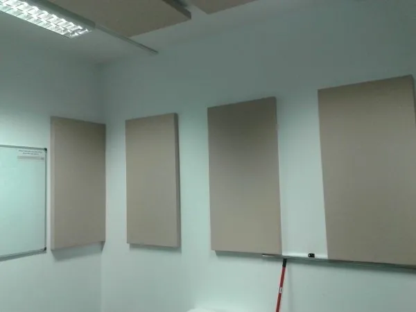 Побољшање акустике у модерној презентационој сали